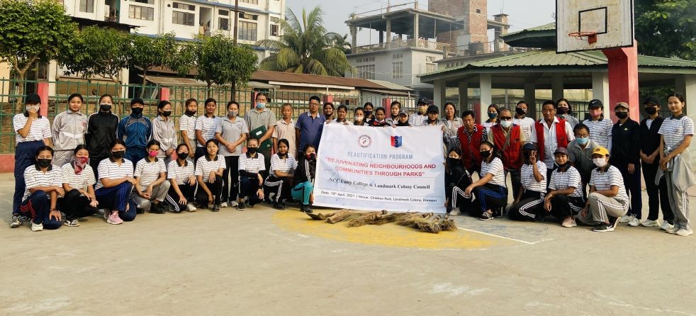 Participants of the beautification program under the theme ‘Rejuvenating Neighborhoods and Communities through Parks’ conducted by NCC (SW) of Unity College.